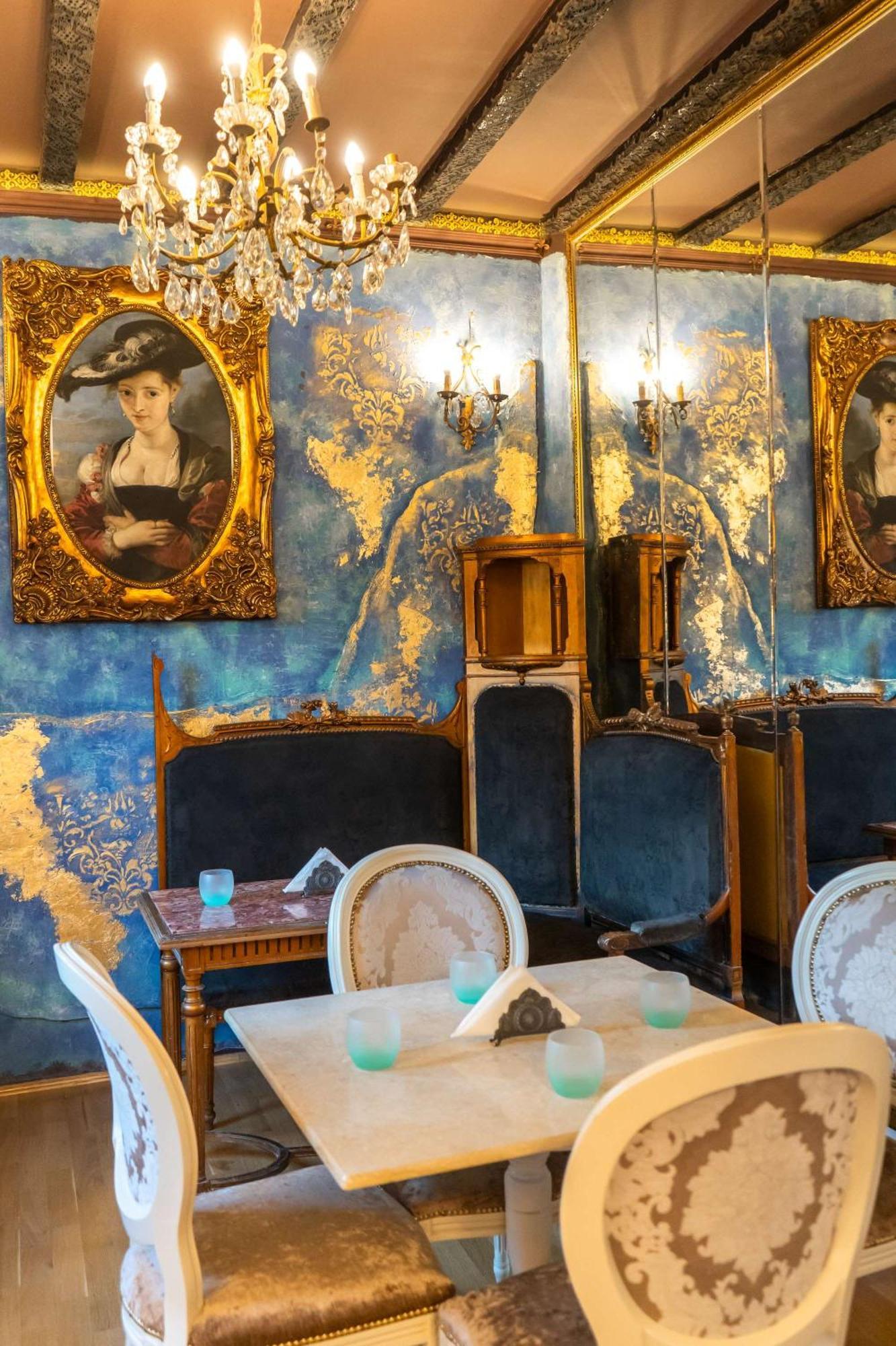 Conacul Coroanei Luxury Boutique Hotel Бухарест Экстерьер фото