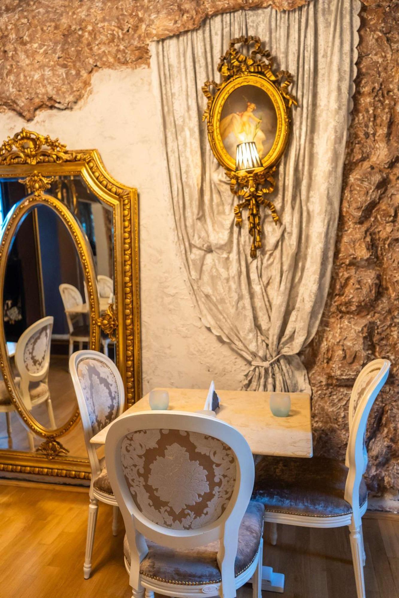 Conacul Coroanei Luxury Boutique Hotel Бухарест Экстерьер фото