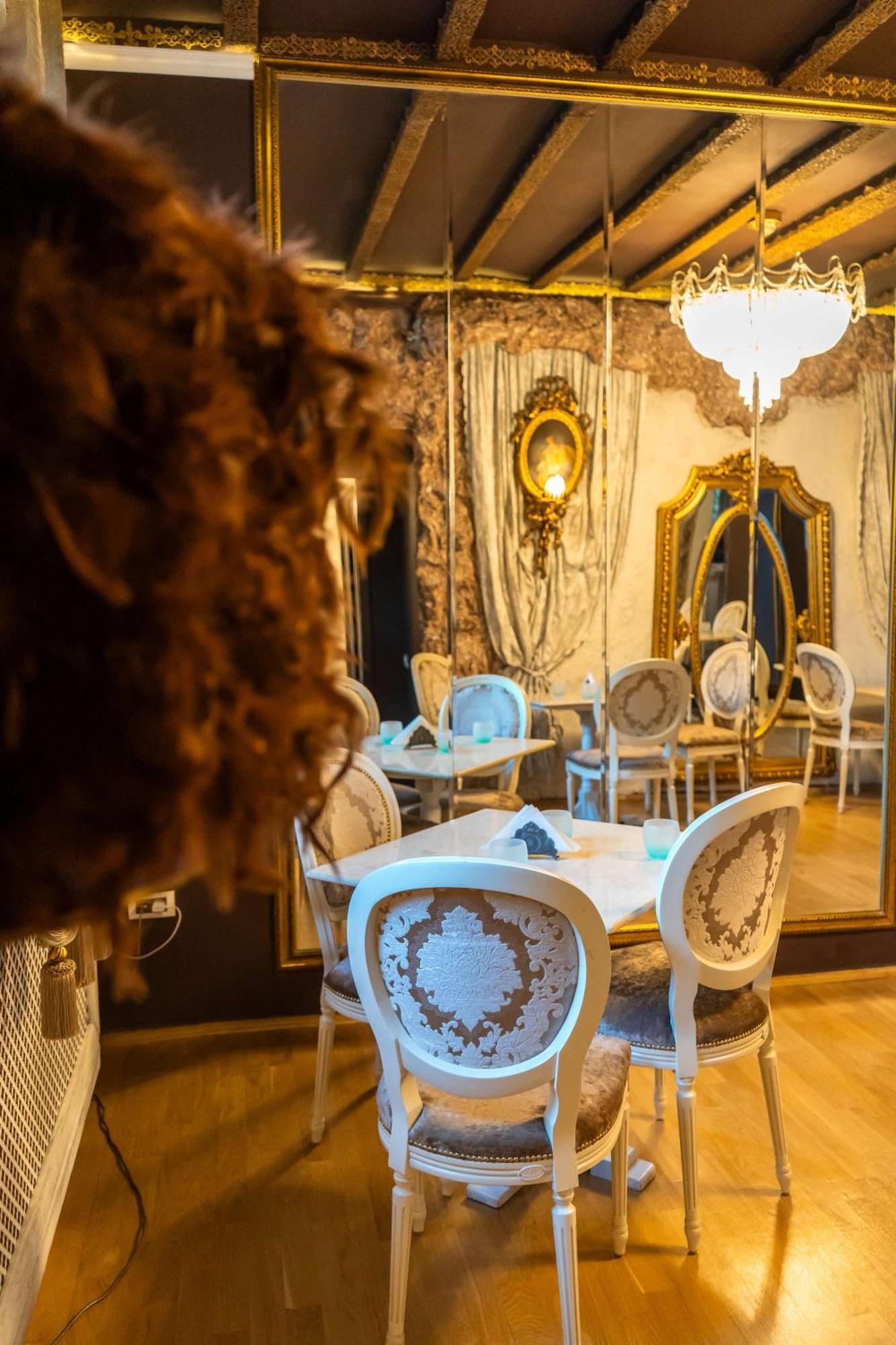 Conacul Coroanei Luxury Boutique Hotel Бухарест Экстерьер фото