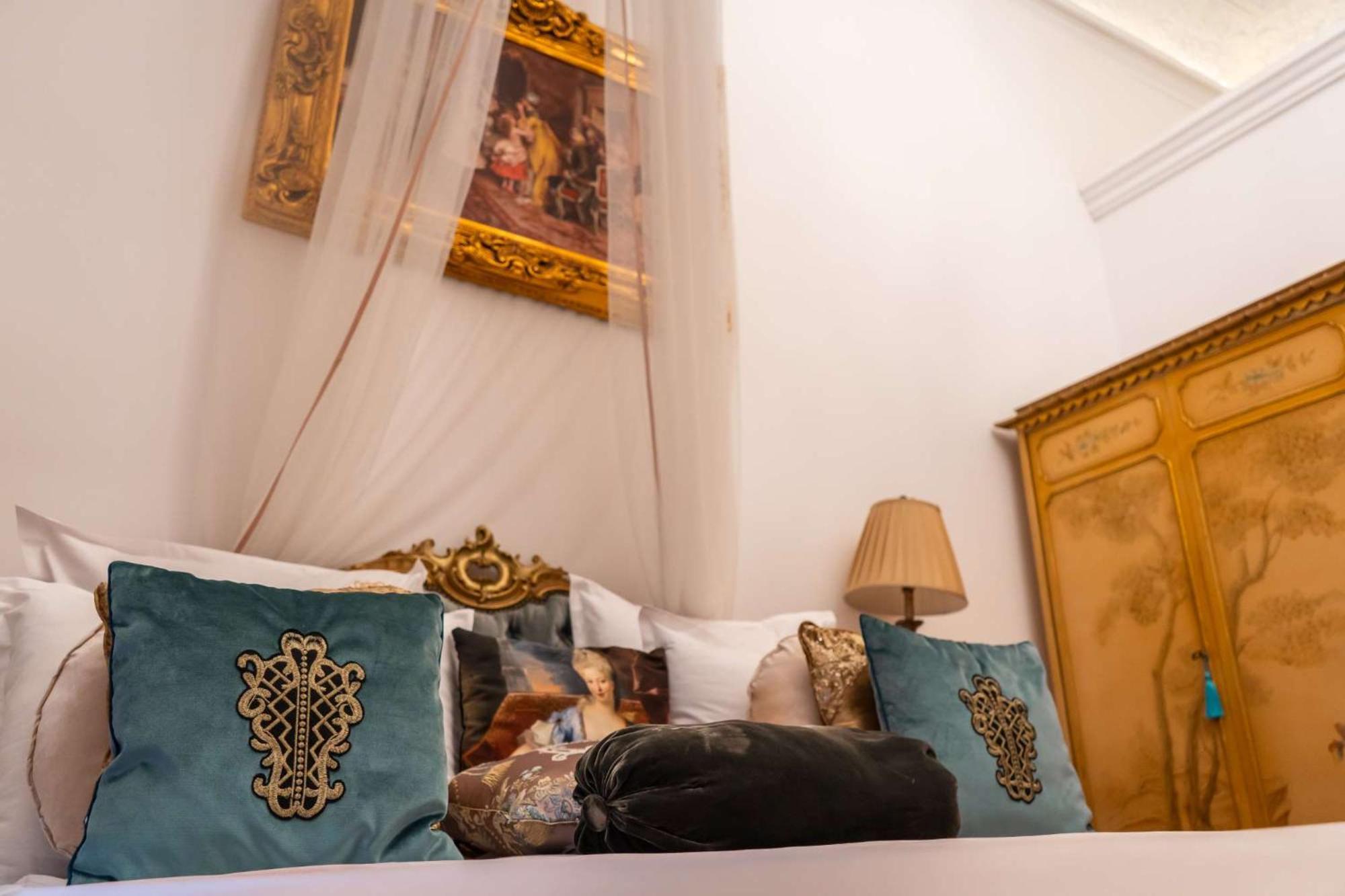 Conacul Coroanei Luxury Boutique Hotel Бухарест Экстерьер фото